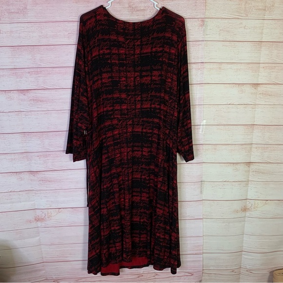 Torrid Red Black Abstract Wrap Dress Size 4 | 4X - Picture 6 of 6